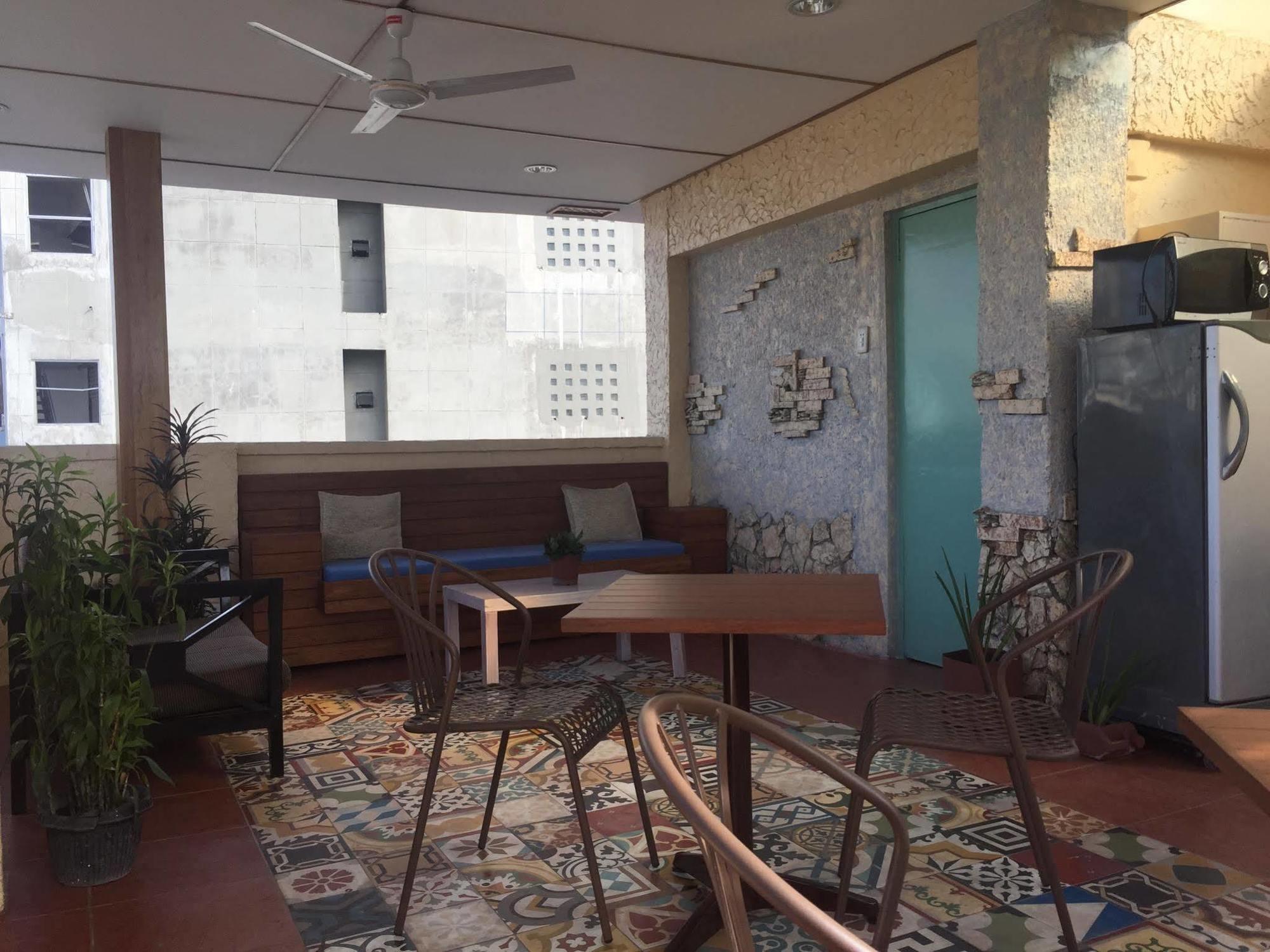 1 River Central Hostel San Pedro Makati Eksteriør billede